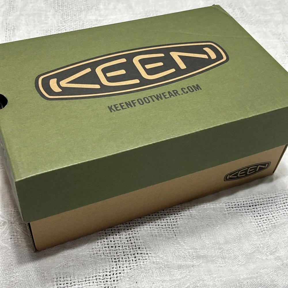 New With Box Keen Women's Whisper Sandals Lily Pad/ Plaza Taupe Sz 6.5 102